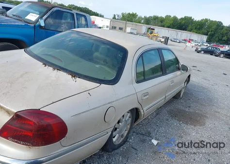 2001 Lincoln Continental z USA, uszkodzony, nr VIN 1LNHM97V91Y667242